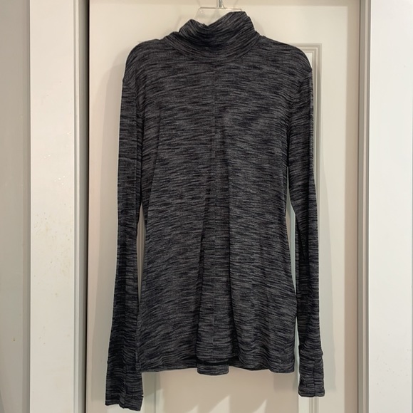 Size 8 lululemon top - Picture 5 of 5